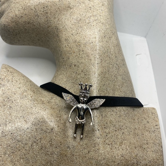 Vintage Guardian Angel Cherub Velvet Choker Necklace - Picture 2 of 6